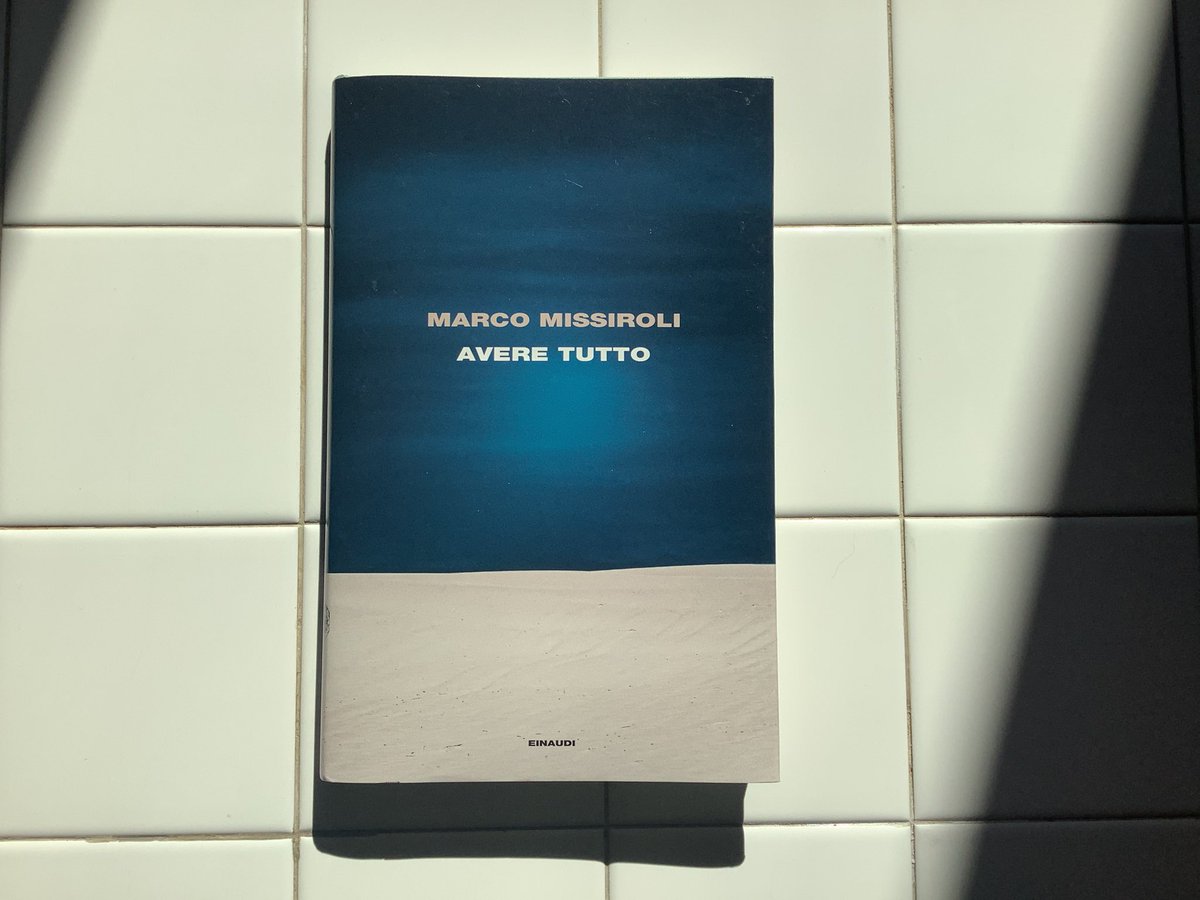 «AVERE TUTTO di Marco Missiroli è un romanzo pre­zioso. Struggente e lieve al tem­po stesso. Come l'andatura roma­gnola, mezzi svelti e mezzi pigri, la testa per aria e le ginocchia for­ti».
@B_Ventavoli su <a href="/TuttoLibri/">TuttoLibri</a>
