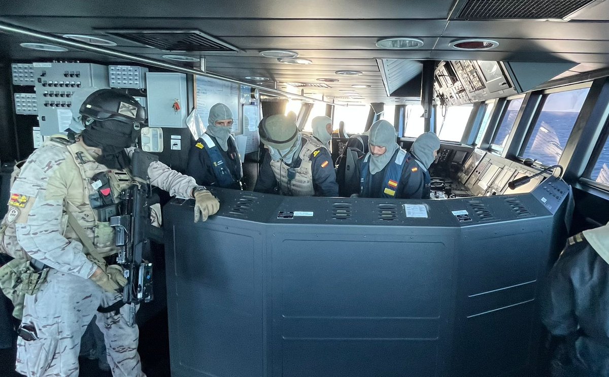 Armada_esp's tweet photo. Durante los ejercicios #DynamicMessenger, @NATO_MARCOM ha experimentado con el empleo de sistemas no tripulados, integrándolos junto a unidades navales convencionales y tripuladas. El Buque de Acción Marítima #Audaz ha liderado los últimos ejercicios ejecutados.

#SomosLaArmada🇪🇸 https://t.co/aYzZCMwhx6