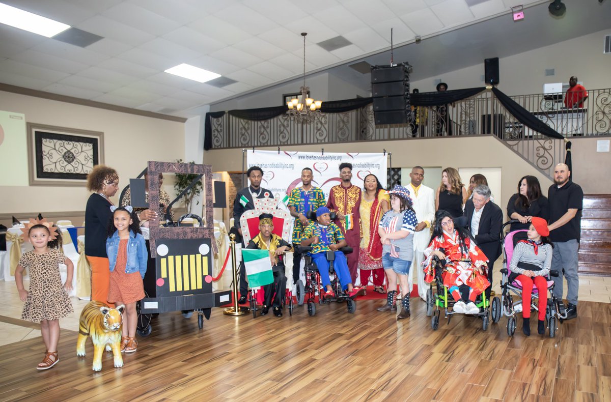 JacahsLadder's tweet photo. https://t.co/3ZPgTWLsxL celebrated it's 5th Annual Gala &amp; Fashion Show for Children with Special Needs. Theme: Take A Trip Around The World With Me 
8 amazing models took us to 8 beautiful countries!!
America, Japan, India. Nigeria, Tanzania, Egypt, France, &amp; Haiti https://t.co/vyFg3C0guy