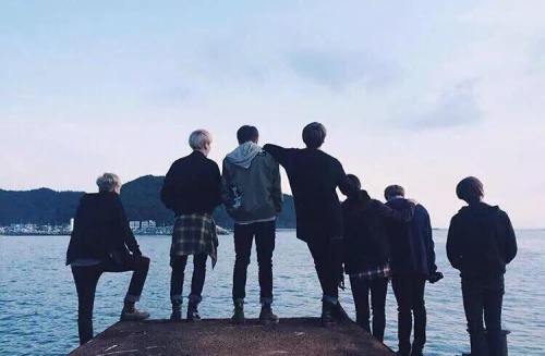 V_babyzakia's tweet image. An Explanation Thread about BTS's Song "Whalien 52" Lyrics, 
A heart breaking story :-
