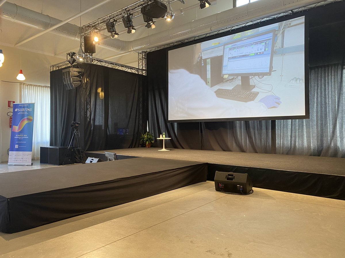 mcanducci's tweet photo. Oggi a Cuneo ho un palco con la pedana. Da vera rockstar.
Mi sono accorto adesso di non aver portato la chitarra 😳😂
#Cuneo #GreatInnova #Surfing
#innovazione #tecnologia #futuro #metaverso. https://t.co/kNBl2pJckQ