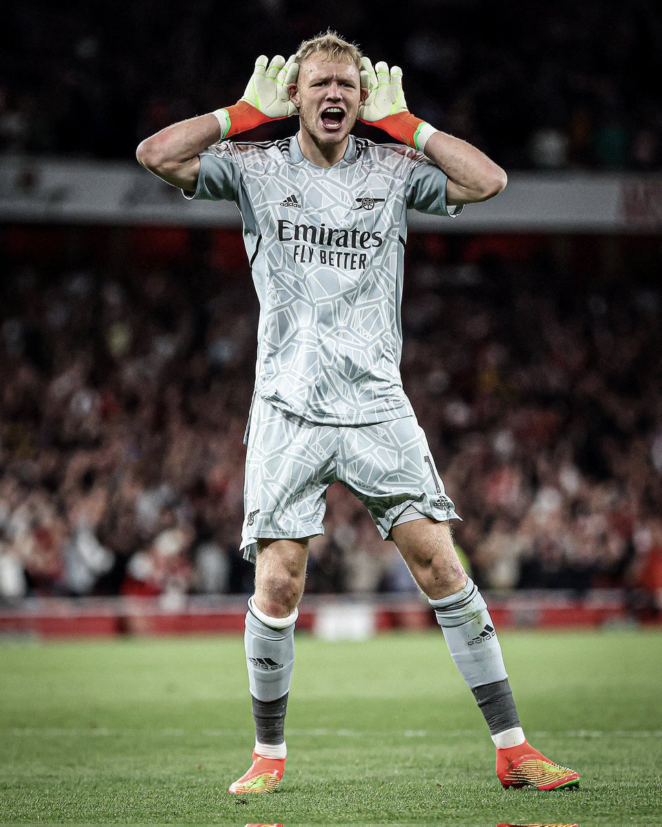 ArtetaSub's tweet photo. Today we go 4 points clear at the top of the table.
#COYG https://t.co/9q4OMfNtYE
