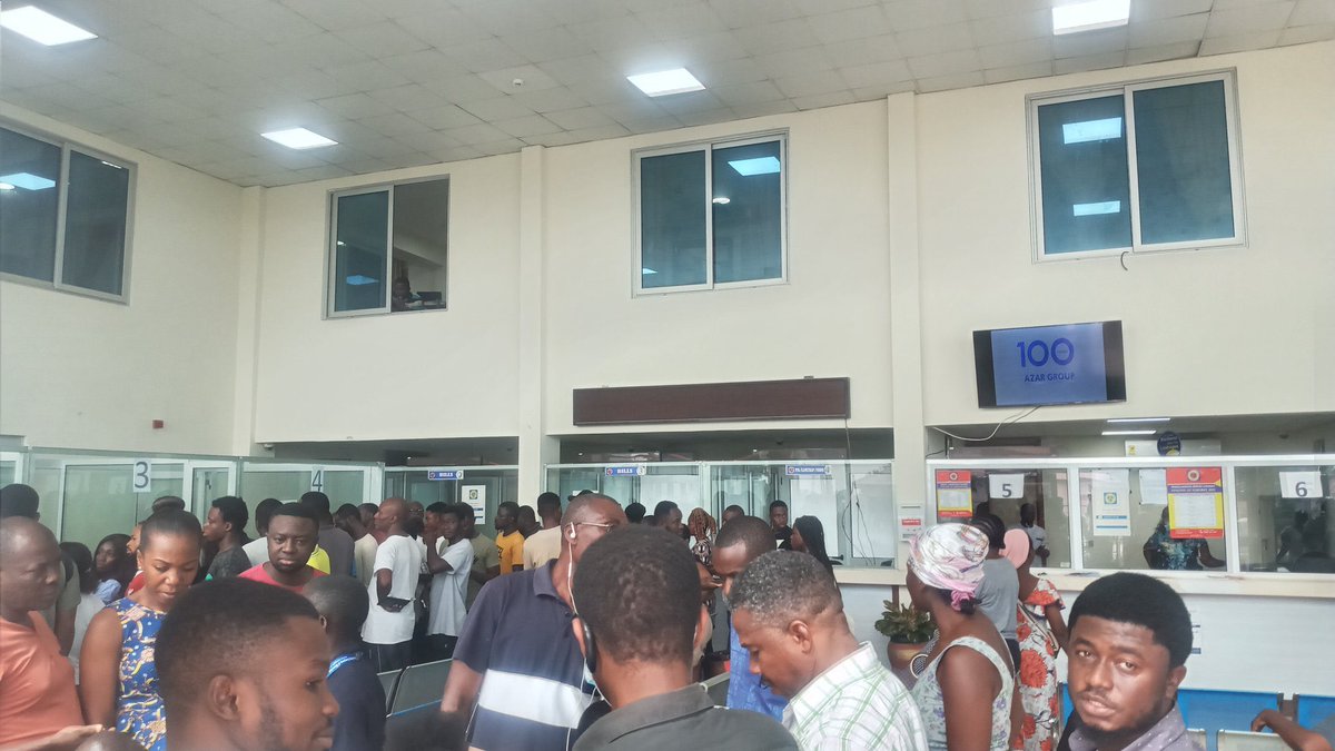 gyina_yie's tweet photo. What’s wrong with ECG. for the past one week. You can’t buy prepaid credit from your phone. Going there to queue too is another talk of the day. The whole Ghana is facing a challenge buying prepaid from the mobile app so just imagine the queue at various ECG main offices. https://t.co/jjjXlN2Hwm