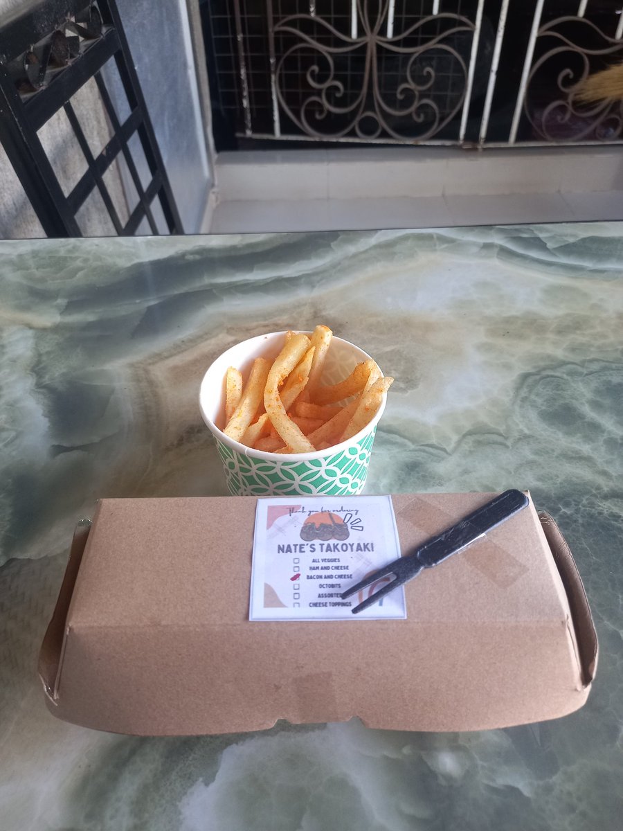 httpmargaretG's tweet photo. Nalantakan na agad ang fries e. Takoyaki kayo dyan.😋 #baconandcheese https://t.co/Fk3g7cM56U