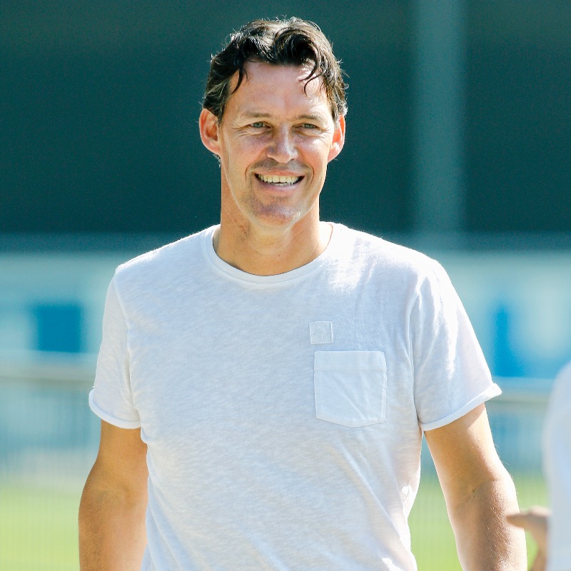 MijnVitesse's tweet photo. 🆕 Welkom, Chris van der Weerden! 

De 49-jarige assistent-trainer zit vanavond direct op de bank bij #tweVIT. 

#Vitesse