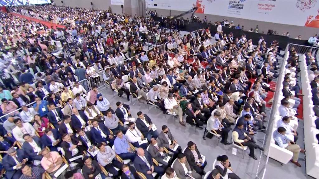 devusinh's tweet photo. India creates History! 

Hon'ble Prime Minister Shri @narendramodi Ji launches #5GServices in India. New Era of #Digital Revolution begins.

#5GIndia
#5GLaunch https://t.co/vrTHfEwvH4