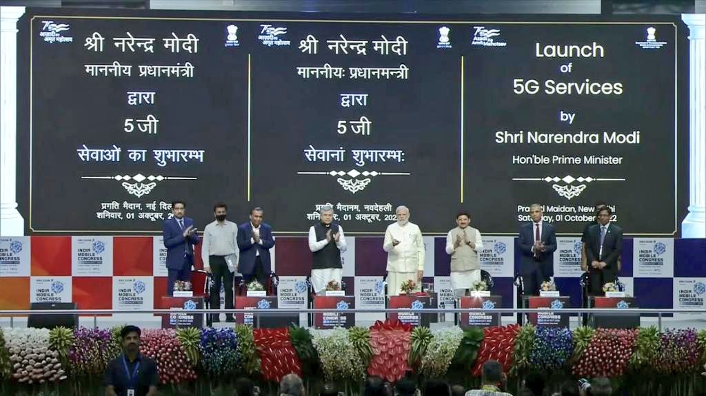 devusinh's tweet photo. India creates History! 

Hon'ble Prime Minister Shri @narendramodi Ji launches #5GServices in India. New Era of #Digital Revolution begins.

#5GIndia
#5GLaunch https://t.co/vrTHfEwvH4