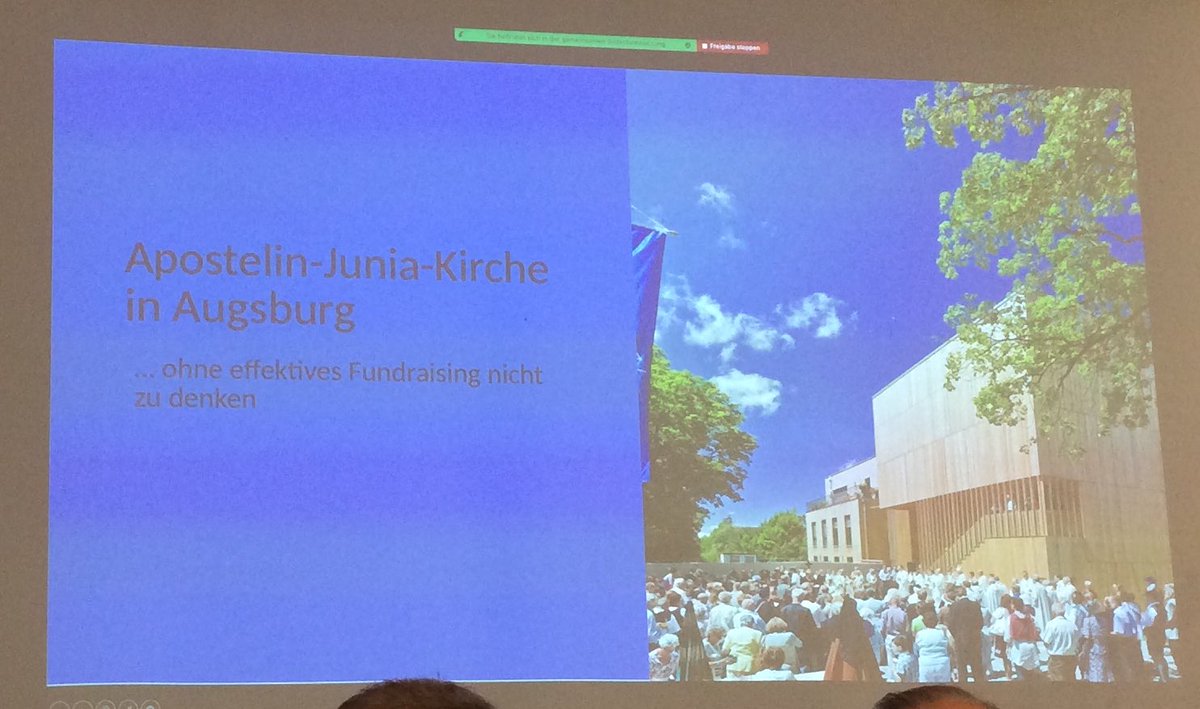 MelArens's tweet photo. #Fundraising in der Gemeinde Augsburg. Pfarrerin Caspari: Wer innerhalb von einer Stunde 400 Bratwurstsemmeln verkaufen kann, kann auch eine Kirche bauen. - Fundraising stärkt das Selbstbewusstsein der Gemeinde. #aksynode https://t.co/jzCu0MNVyd