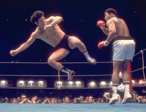 Avv_Bianco_Nero's tweet image. Muore a 79 anni la leggenda Antonio Inoki, uno degli ultimi maestri di catch wrestling, coprotagonista del fumetto e del cartone de L'uomo Tigre. Innumerevoli le sue  imprese, memorabile il match "interstile" contro Mohamed Alì. Sayonara Inoki san #Inoki