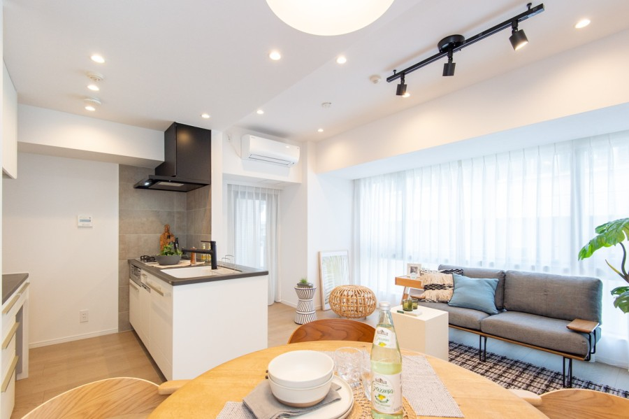 JpnRealtySTARTS's tweet photo. Corner 2BR in #ChiyodaWard #Tokyo, 3min to #Jimbocho, 4min to #Kudanshita.
Price: JPY109.8M ≒ USD759K ≒ EUR774K
Structure: RCS
Built: Mar 2012
Size: 57.05m2 / 614.08ft2
#renovation #realestate #property #cornerroom #floorheating #dishwasher #Japan #TokyoMetro #ToeiLine #sale https://t.co/uBD6UM7DFN