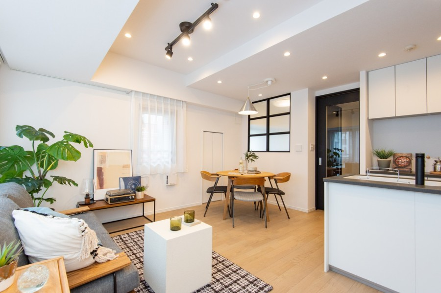 JpnRealtySTARTS's tweet photo. Corner 2BR in #ChiyodaWard #Tokyo, 3min to #Jimbocho, 4min to #Kudanshita.
Price: JPY109.8M ≒ USD759K ≒ EUR774K
Structure: RCS
Built: Mar 2012
Size: 57.05m2 / 614.08ft2
#renovation #realestate #property #cornerroom #floorheating #dishwasher #Japan #TokyoMetro #ToeiLine #sale https://t.co/uBD6UM7DFN