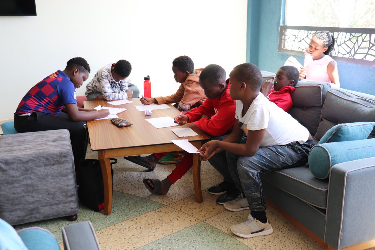 SCSLearningNBI's tweet photo. Meanwhile,
The #SCISPrep prefects reflect upon the #SCISValues and how they will apply them to both the #SCISCommunity and themselves.
#Beyondtheclassroom #WeekendAtTheBoarding https://t.co/Im4d5v1khb
