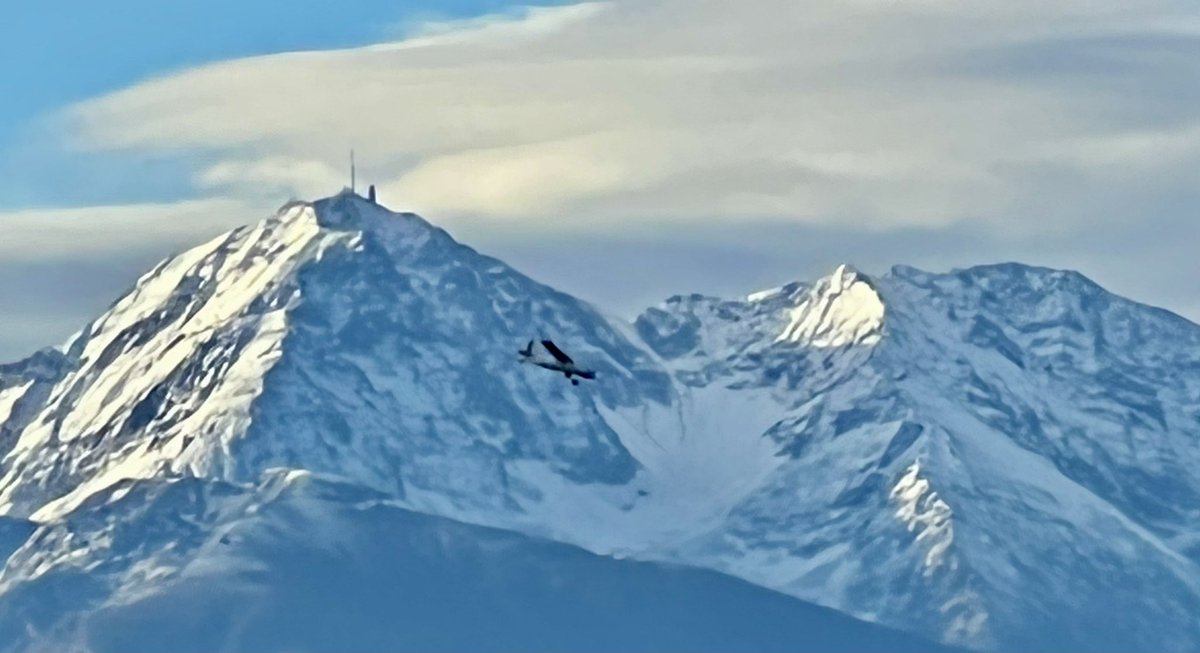 Otidea's tweet photo. Quand on voit les premières neiges le 1er Octobre sur les Pyrénées depuis notre agence Waouh !!!!  Il n’y pas que la réalité virtuelle que nous aimons. 
#Pyrenees #Innovation #communicationdigitale #otidea https://t.co/oofiOc3owa