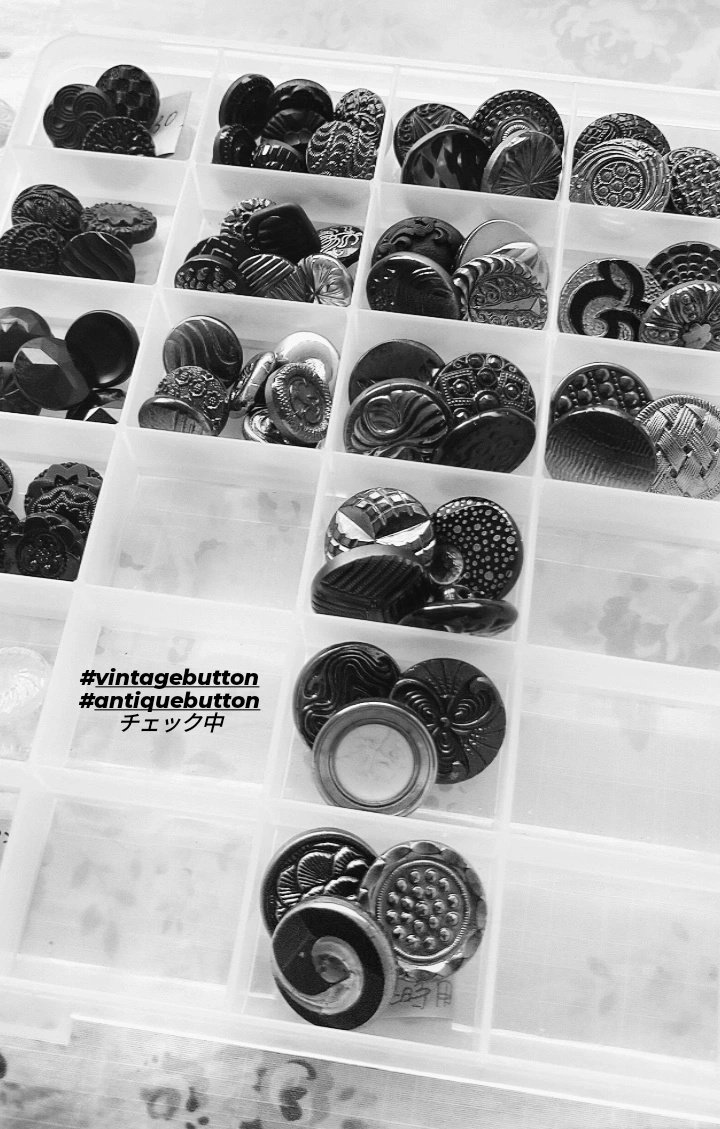 matataki07231's tweet photo. あまりの多さに
自分でも
驚いております
ざっと200はあるかしら…
#vintagebutton
#antiquebutton https://t.co/DQ8sBem1tF