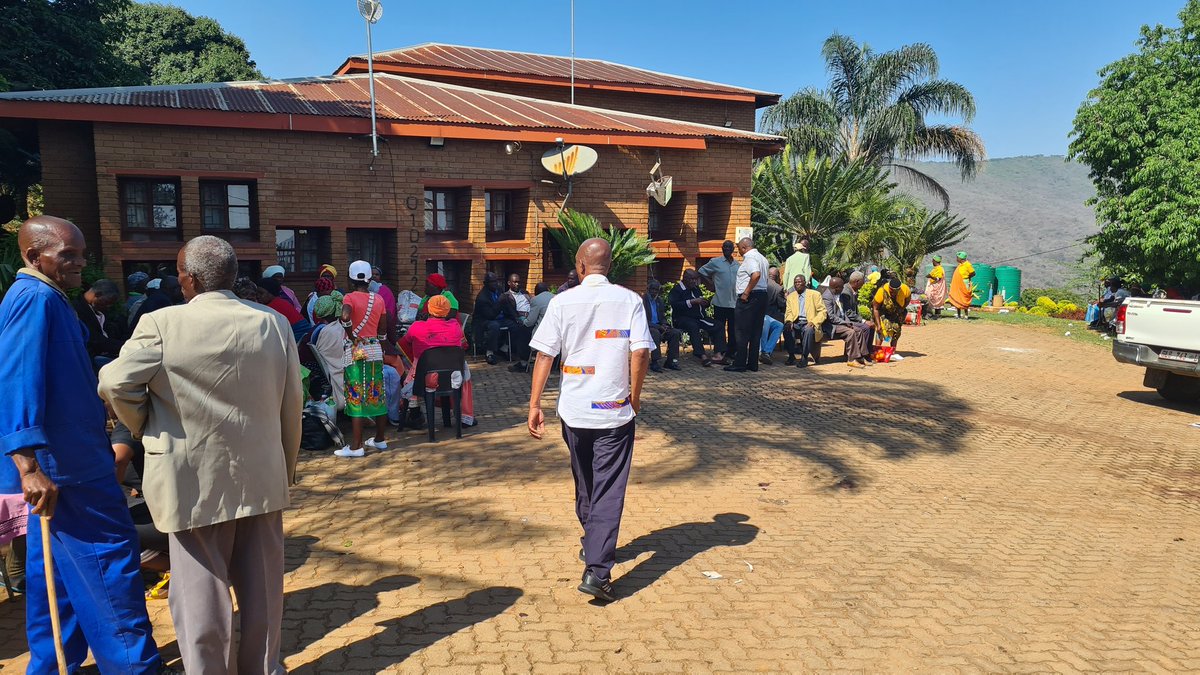 CapricornFMNews's tweet photo. #ModjadjiKingship We are at Modjadji Traditional Authority where the inauguration of Prince Lekukela is scheduled to get underway this morning. PN https://t.co/ptWAP6tS8x