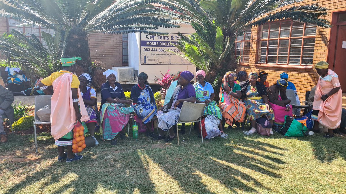 CapricornFMNews's tweet photo. #ModjadjiKingship We are at Modjadji Traditional Authority where the inauguration of Prince Lekukela is scheduled to get underway this morning. PN https://t.co/ptWAP6tS8x