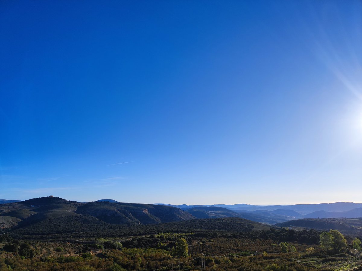 Avui
tu ets
el meu poema,
versos de present i futur,
de joia,
versos de ganes de llibertat,
de somnis possibles i perfectes.

AGP,  Trossets.

#BonDia #AltMaestrat #pensaments #testime #brollamots #TantDeBoFossisAquí instagram.com/p/CjKadc_osBQ/…