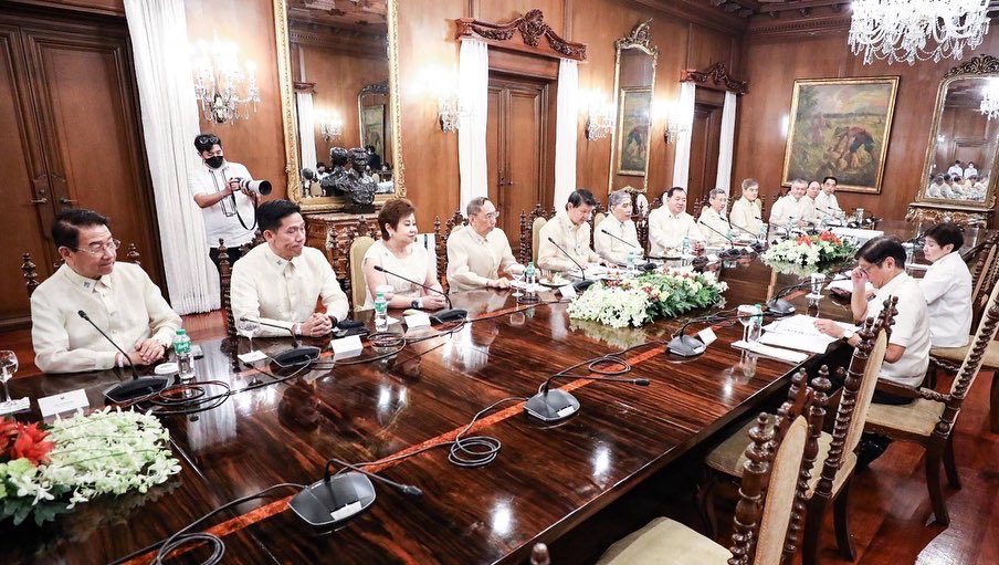 We thank our friends from the Federation of Filipino Chinese Chambers of Commerce and Industry, Inc. for meeting with us yesterday and for sharing their ideas to speed up our country's economic recovery from the pandemic.