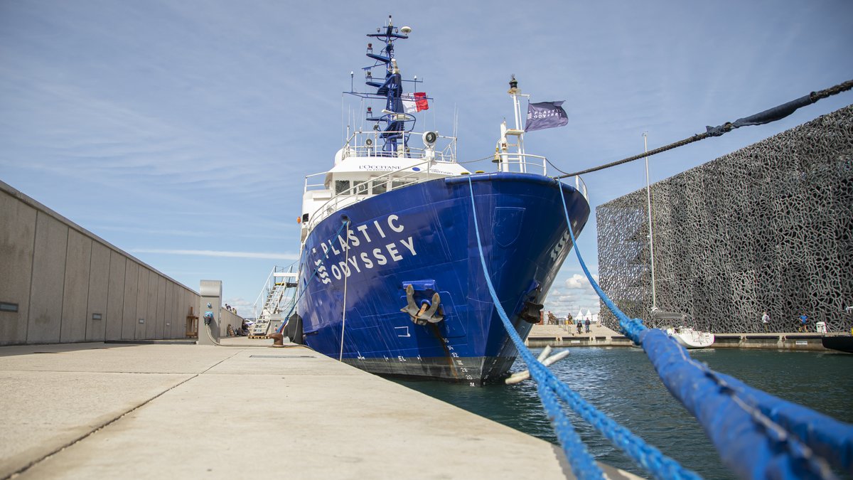 PlasticOdyssey's tweet photo. Jour J - Après 5 ans de préparation, nous sommes enfin prêts à lever l'ancre ⚓️ Le GRAND DÉPART de l'expédition #PlasticOdyssey, c'est aujourd'hui à #Marseille ⛴ RDV à partir de 13h sur l'esplanade du Mucem pour le discours de #départ accompagné par des Chants de Marins 🎶💙 https://t.co/CW7DWQxRV8