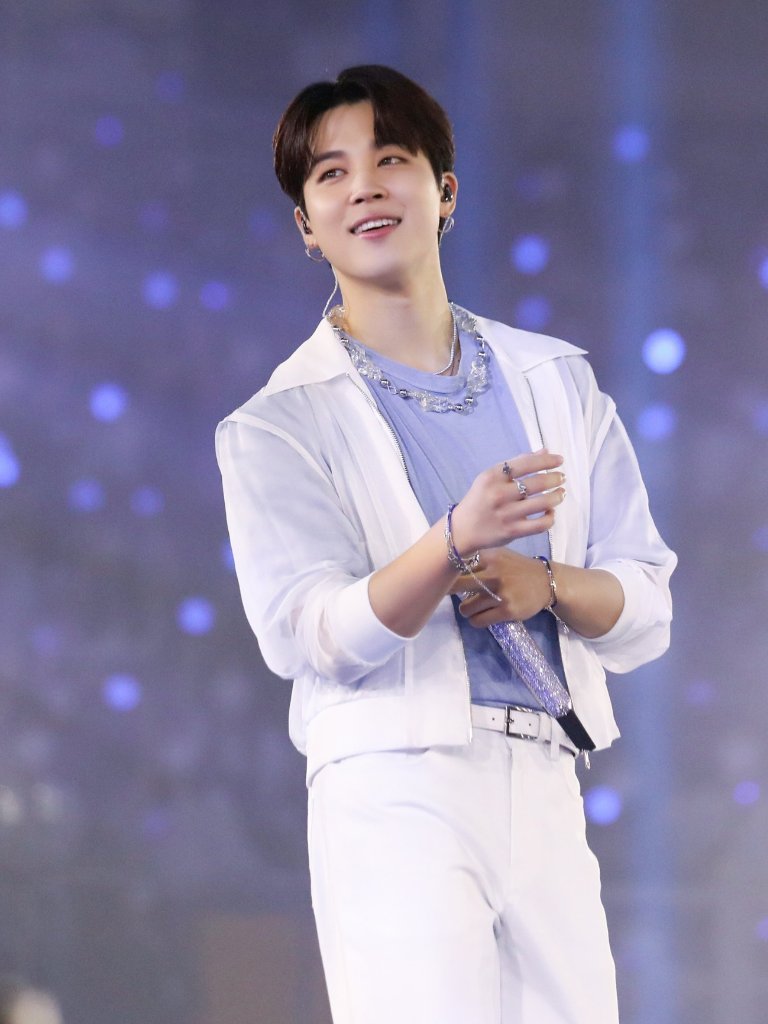 jimipics's tweet photo. jimin is a real life angel https://t.co/CpyBGoRrql