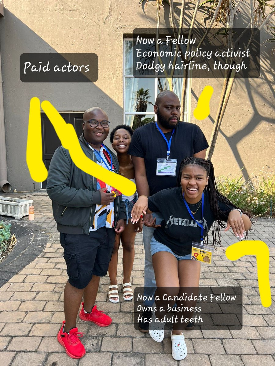 BanNgidi's tweet photo. @AllanGrayOrbis @fatbiscuitngidi #InnovaJam2022 #Jamboree #AllanGrayFamily #SelfieRecreation #UncleAndNiece #SelfieChallenge 

CAN YOU SPOT THE DIFFERENCES? https://t.co/2Qof9ilCob