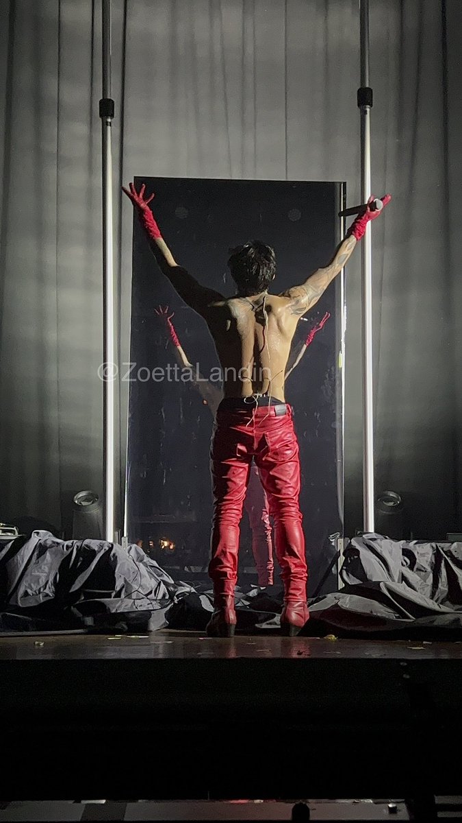 ZoettaLandin's tweet photo. Posting some photos that I took. Christian looks so handsome!🤩 @DPRIAN_  #regimetour #christianyu #DPRIAN https://t.co/EftEPOd9Go
