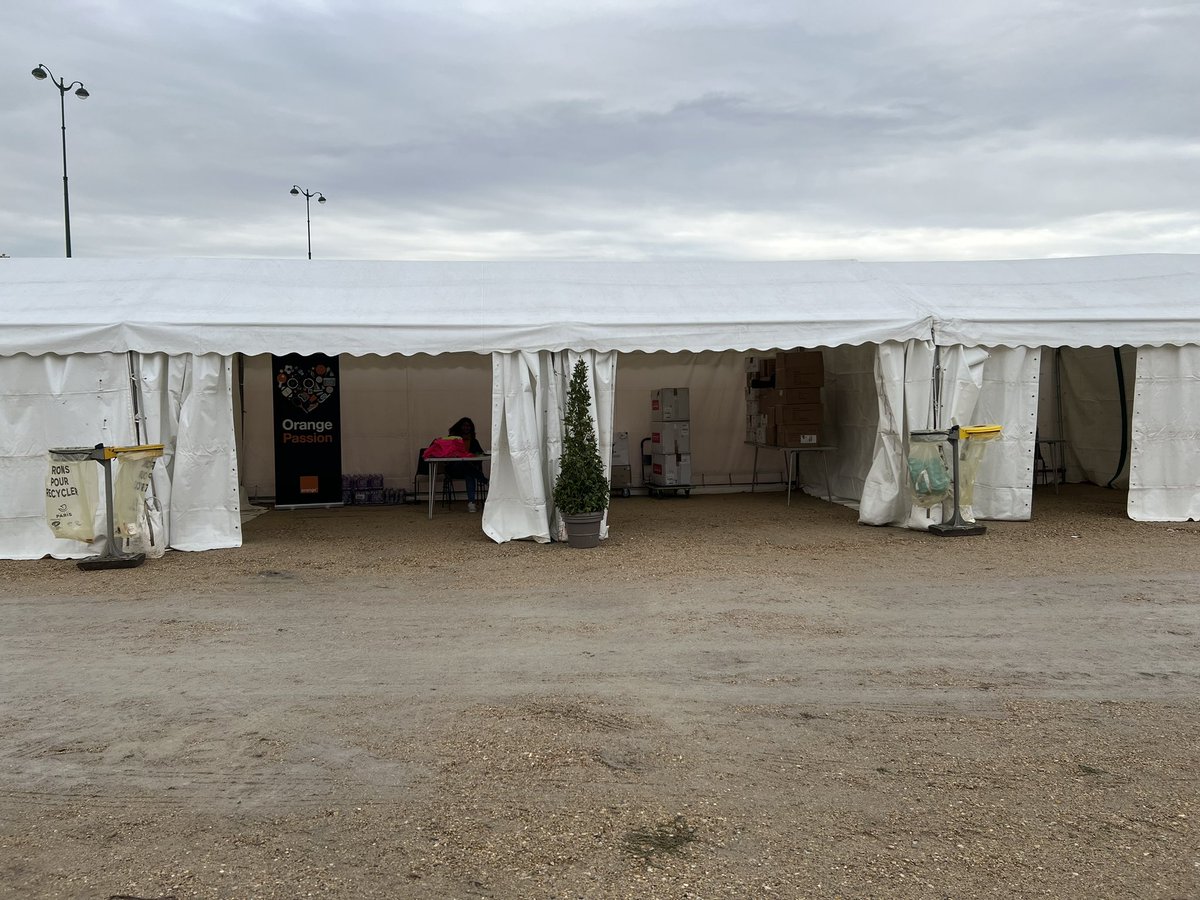 En place pour accueillir plus de 300 collègues <a href="/orange/">Orange</a> pour le remettre leur dossard pour @ODYSSEA_fr Paris demain avec <a href="/OrangePassionF/">OrangePassions</a> #engagement #fierté