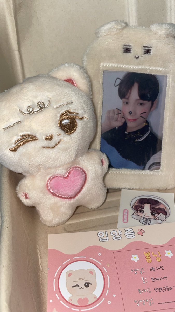 birdbbing's tweet photo. @BBomning #뽐닝이_뽐내볼래
뽐닝이 완전 휴닝이 그 자체 🥹
똑같이 생긴거 보이세요? 러블리 뽐닝이 너무 귀엽고 최고입니다 🤍 재고판매때 급하게 사길 너무 잘한거 같아요 https://t.co/rcY6zqgabV