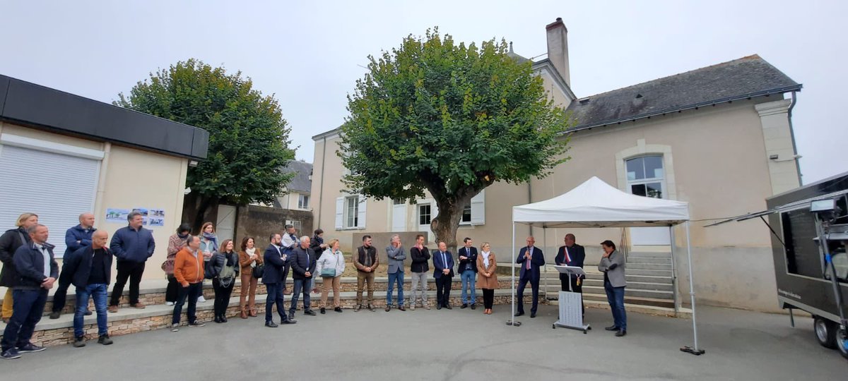 Prefet49's tweet photo. 🏫@Prefet49 a inauguré les travaux de l’école « La Source » à Chaudefonds-sur-Layon. Des aménagements pour faciliter l’accès des enfants à mobilité réduite &amp; financés à hauteur de 32 000€ par l'État en Dotation d'équipement des territoires ruraux (DETR) https://t.co/QxLiO8RmEB