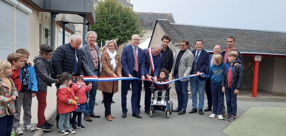 Prefet49's tweet photo. 🏫@Prefet49 a inauguré les travaux de l’école « La Source » à Chaudefonds-sur-Layon. Des aménagements pour faciliter l’accès des enfants à mobilité réduite &amp; financés à hauteur de 32 000€ par l'État en Dotation d'équipement des territoires ruraux (DETR) https://t.co/QxLiO8RmEB