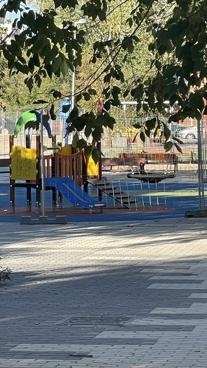AngelLGelado's tweet photo. @MADRID mas de dos meses la obra terminada en #VillaverdeBajo y aún siguen las vallas puestas. ¿Esperan a las elecciones para inaugurarlo? @AlmeidaPP_ @begonavillacis https://t.co/MGSY4KLkKT