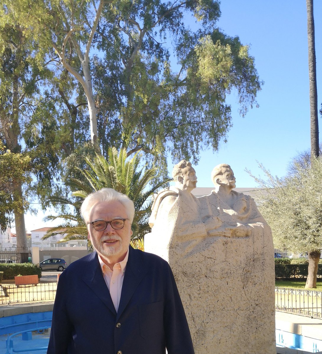 Un agradable paseo con los Hermanos Álvarez Quintero en Utrera