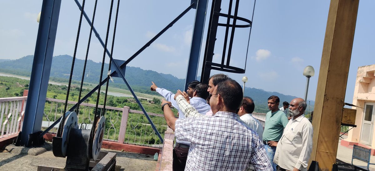 UPPCLLKO's tweet photo. अध्यक्ष, उ०प्र०पाकालि० ने आज दिनांक 01.10.22 को खारा जल विद्युत परियोजना का निरीक्षण किया, परियोजना के नवीनीकरण में तेजी लाने, निर्धारित मानकों के अनुसार रखरखाव इत्यादि पर बल दिया। इसकी उत्पादन क्षमता 72MW है,जिससे शामली एवं सहारनपुर को विद्युत आपूर्ति की जाती है। @aksharmaBharat https://t.co/iM1ugMucwK