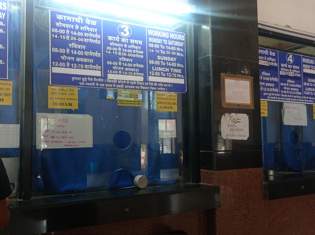 kunal3101's tweet photo. @BhusavalDivn @Central_Railway @CommercialBSL @RailMinIndia It's Morning 8:50 at Akola ,still 2 counters closed,only one single counter operative for general category,waiting time more than one hour expected atleast !! https://t.co/AUHQo0sey8