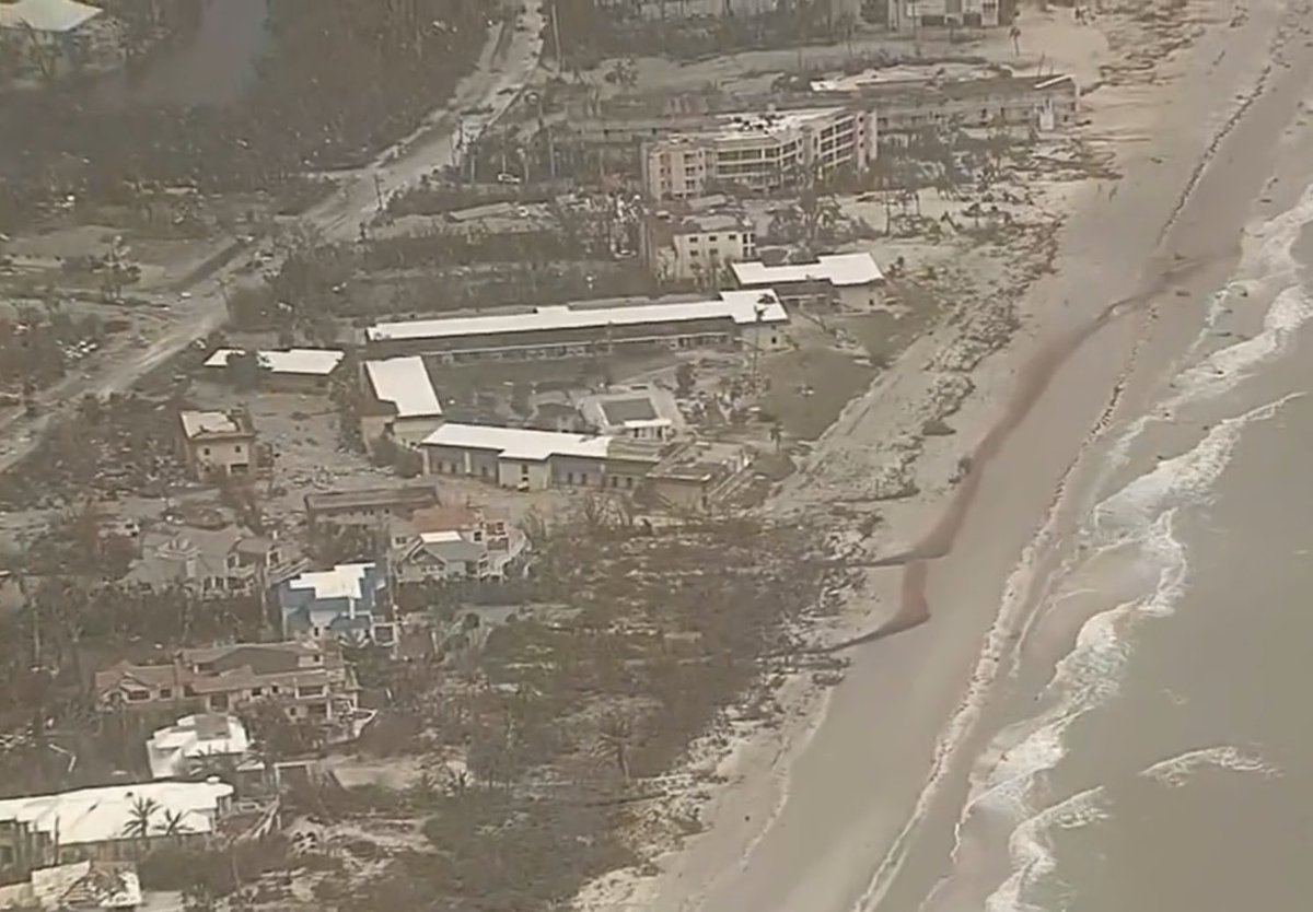 SRQ__Native's tweet photo. I’m numb thinking of our neighbors to the south, who lost everything- and those who lost their lives. 

Here are screenshots from a helicopter of our beloved West Wind Inn and neighboring property on Sanibel. https://t.co/CVIfvabbtH