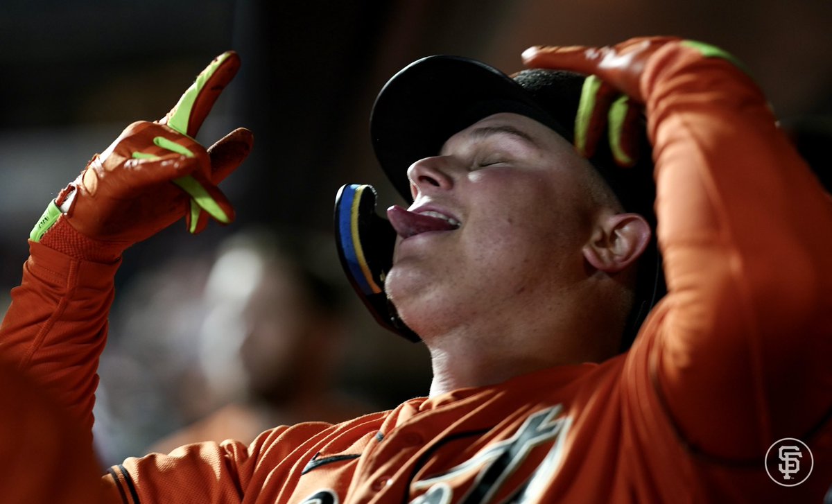 SFGiants's tweet photo. When the runner’s high kicks in https://t.co/Y8lYjcQ6mA