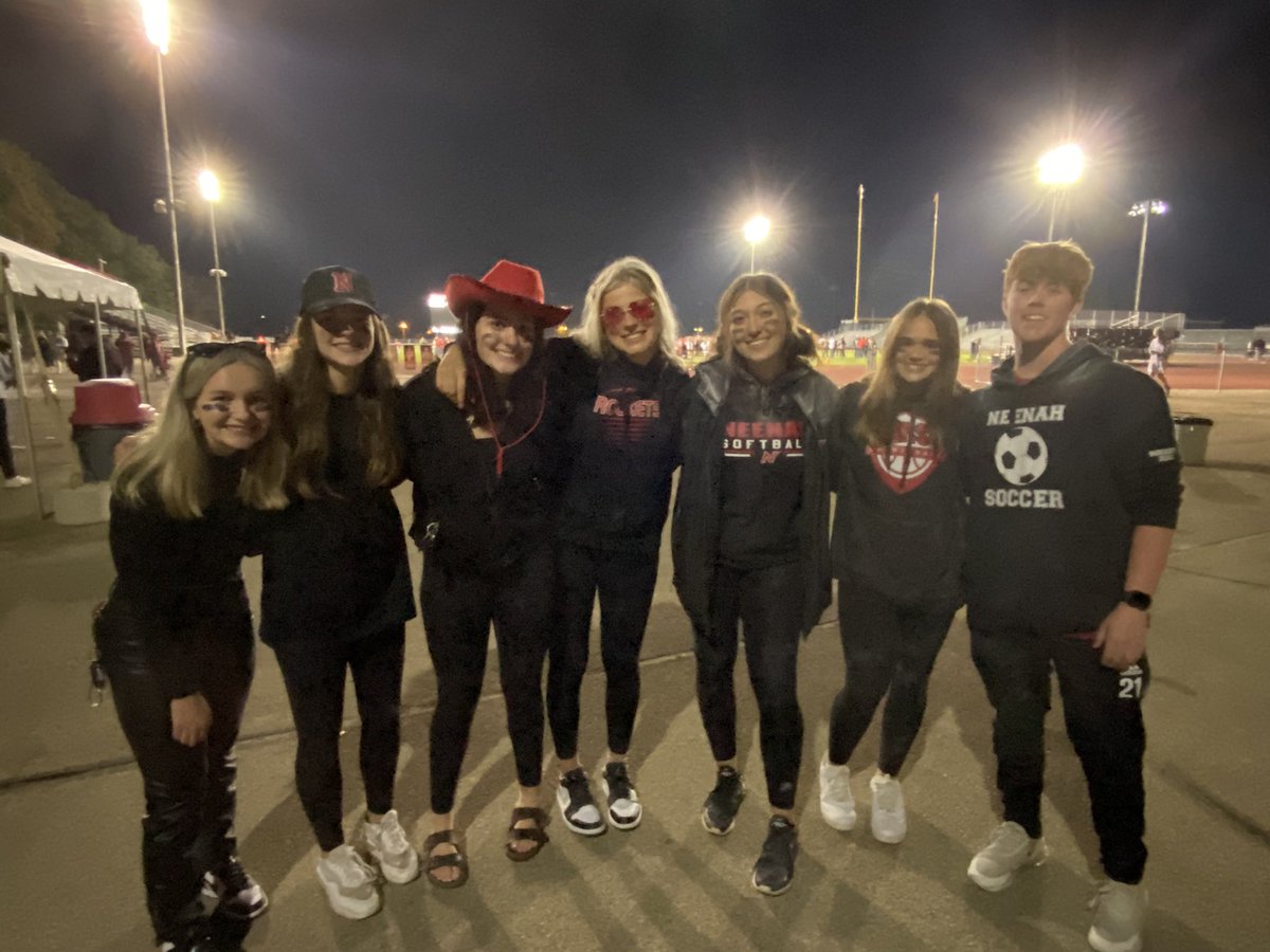 BrianWunderlich's tweet photo. Homecoming Queens!  Rockets sweep the shed!  #NHSChampions https://t.co/Xh7WPOfCbM