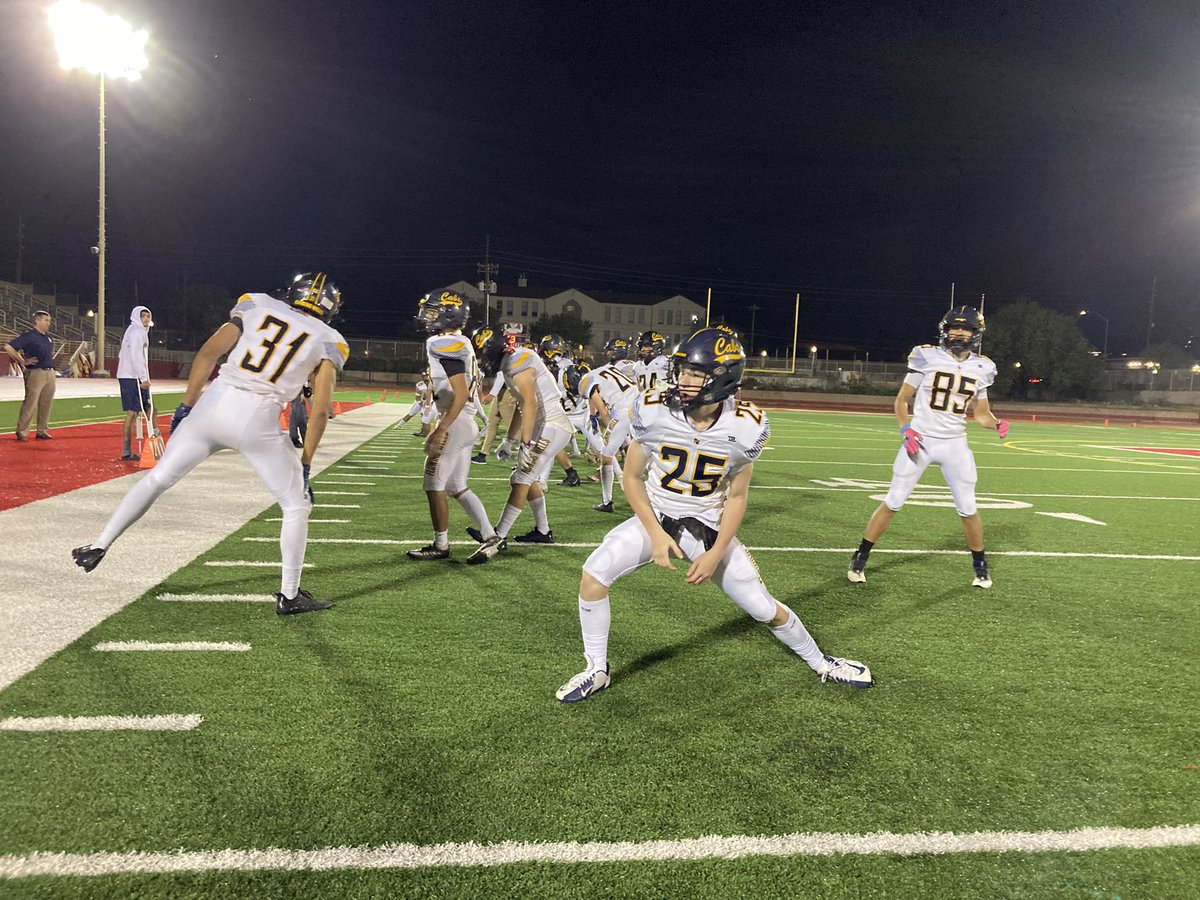 DanielGaona13's tweet photo. On the road for the third straight game, #FlowingWells trails #DesertView 14-7 heading into the second half. @CabFootball returns home next week. https://t.co/UVPIGM1aD5