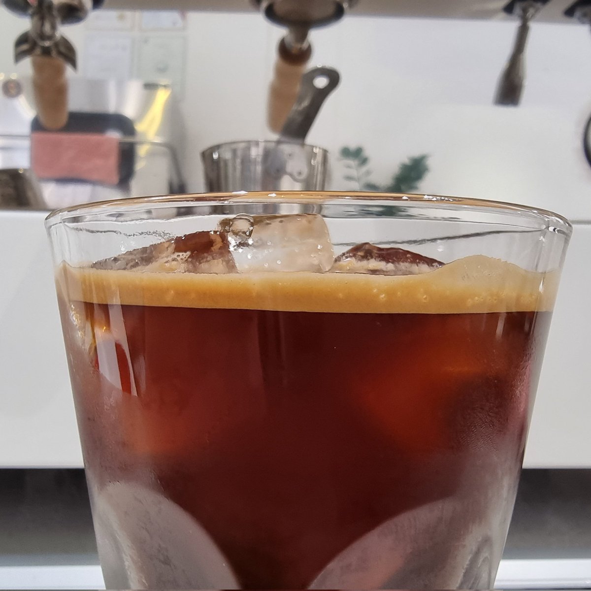 얼마전 어마어마한 아메리카노보고 울 카페 커피 올려봄. ㅇㅅㅇ 그 기름을 잊을수가 없....