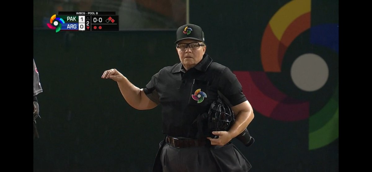 Do you want to watch history being made?
Then tune in right now (link below) to see Baseball Canada Umpires Lisa Turbitt be the first women to ever work a World Baseball Classic game.
Way to go Lisa.  Peace to you too.

#WomenInBaseball
mlb.com/.../classic-qu…
/pm