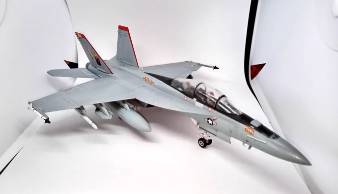 ハセガワ 1/72 FA/E-18 スーパーホーネットトップガン観ようぜ! 
