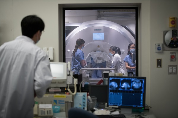 Ingentium_PD's tweet photo. World first: direct-to-brain delivery of therapeutic in Parkinson's disease using focused ultrasound is safe https://t.co/npFsS5wfhQ https://t.co/DS1bIxQ4Rm