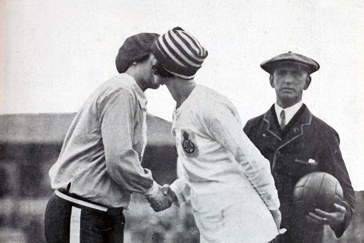 💗a Woman who changed the world💗 Carmen Pomiès 1900-1982 She is a most important figure in the history of women’s football. ▶️playingpasts.co.uk/articles/footb…◀️ #equalsport #Equality #BreakTheBias #OurSport