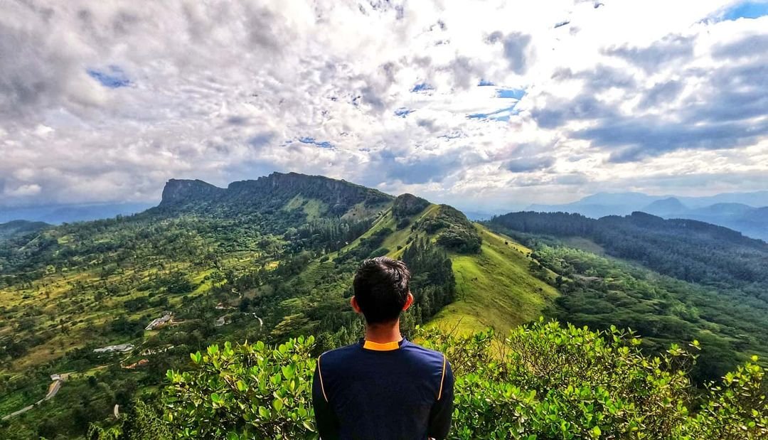 NaveenAsAlways's tweet photo. හන්තාන කඳු තරණය, සරසවියෙන් නික්මෙන මොහොතෙත් මතක එකතු කළ හැකි සොඳුරු පියසක සංචාරයකි 😌 #lka #visitsrilanka #travel #nomad https://t.co/IGqd3c7XQ7