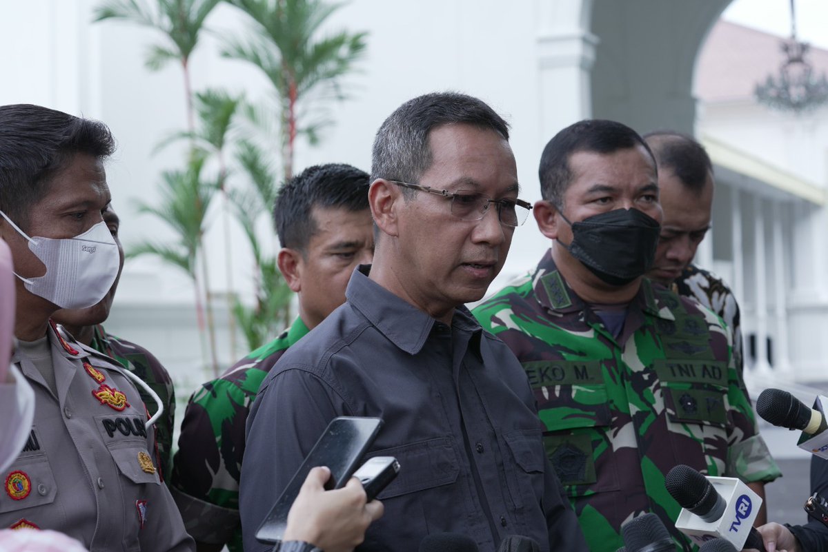 Puspen_TNI's tweet photo. Upacara HUT ke-77 TNI akan Digelar di Istana, Kasetpres dan Kasum TNI Matangkan Persiapan
π https://t.co/sGRv7vnBN5
#tni #huttni #setpres #kasumtni https://t.co/d6BjmiGeS8