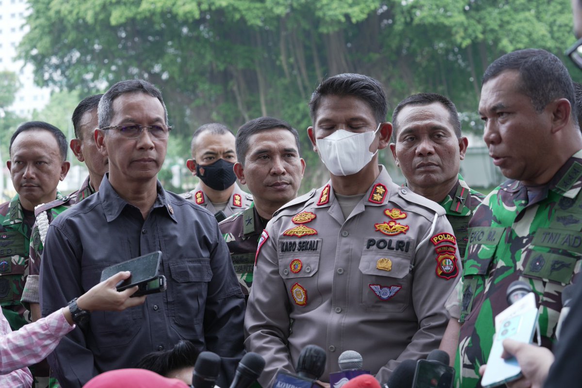 Puspen_TNI's tweet photo. Upacara HUT ke-77 TNI akan Digelar di Istana, Kasetpres dan Kasum TNI Matangkan Persiapan
π https://t.co/sGRv7vnBN5
#tni #huttni #setpres #kasumtni https://t.co/d6BjmiGeS8