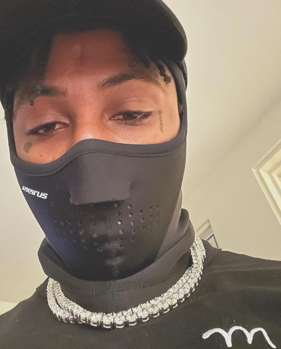 rrdondada's tweet photo. Sincerely Yours. #Realer2 Outnow🖤 https://t.co/Rz4Crp62xL