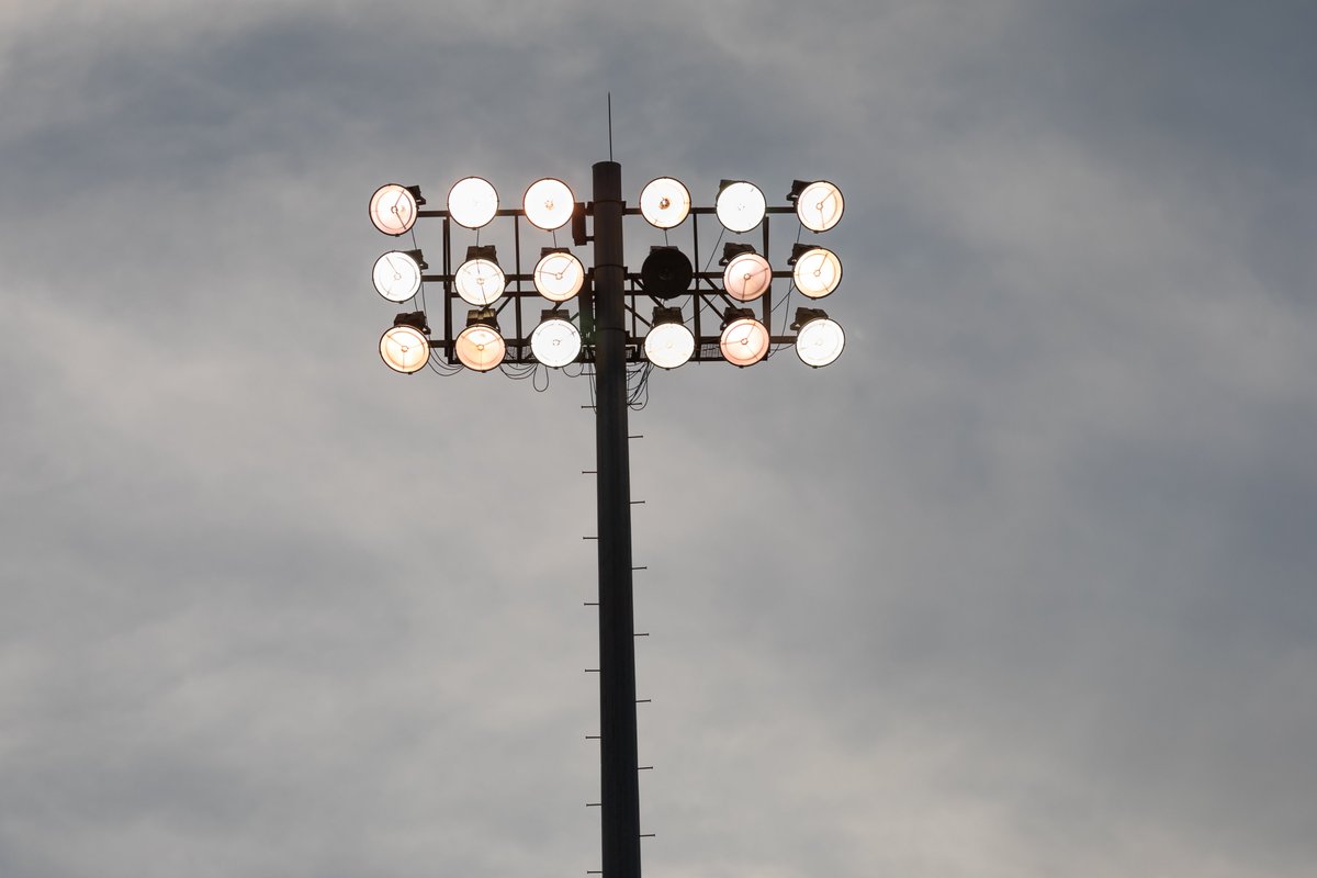pixByAndy's tweet photo. Maybe it's time for a retirement???  #LEDStadiumLights https://t.co/zo5q1oQmII