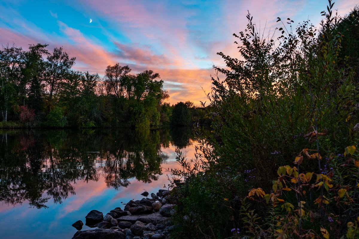 jpeltzer's tweet photo. Perfect autumn sunset tonight in #MyOttawa. #DailyPhoto #StormHour #ShareYourWeather #ExploreCanada https://t.co/vzV3t33CkZ