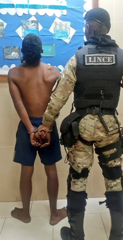 aeronavalpanama's tweet photo. Unidades del Puesto #Aeronaval de Pto. Caimito, observaron un masculino que estaba acostado a un lado de la autopista, al verificarlo no contaba con documentación y mantenía artículos de dudosa procedencia como 1 bicicleta, 1 taladro percutor de aire y documentos de otra persona. https://t.co/S4nEkNWDoJ